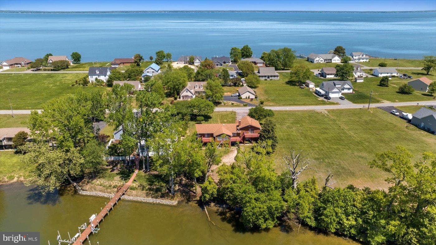 198 Canoe Place, Montross