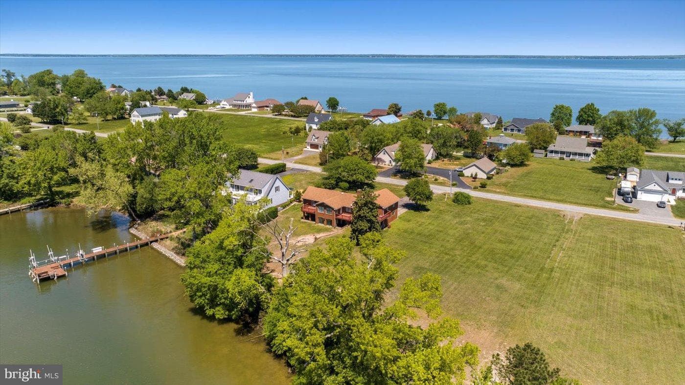 198 Canoe Place, Montross