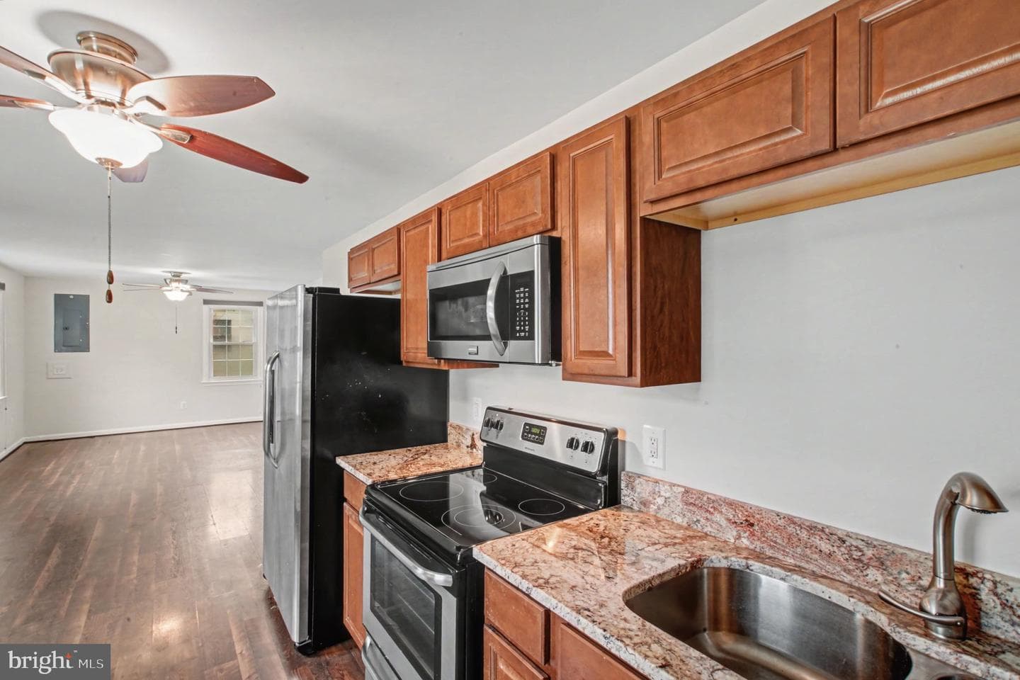 217 Locust Avenue photo 9
