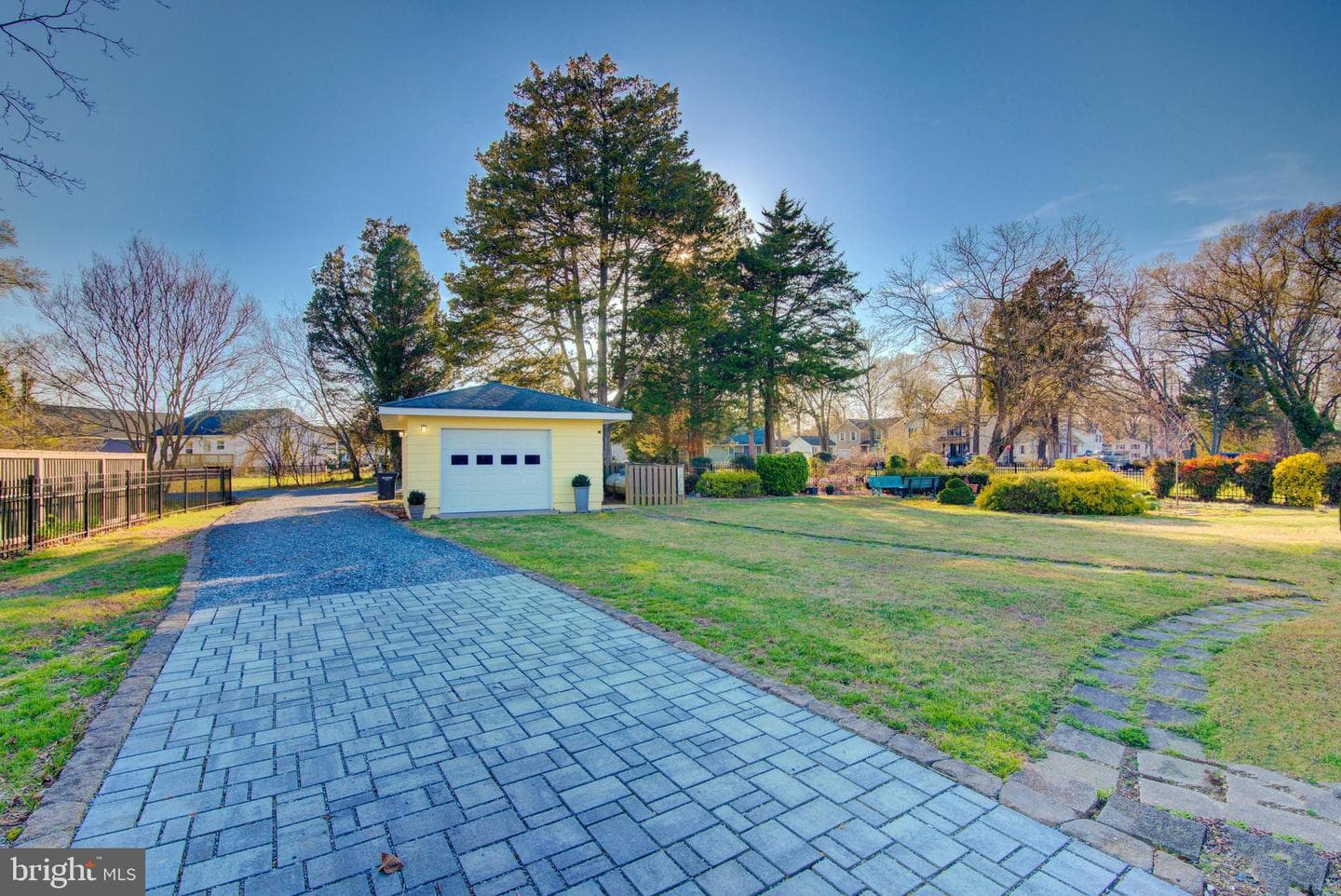 946 Bryant Avenue photo 10