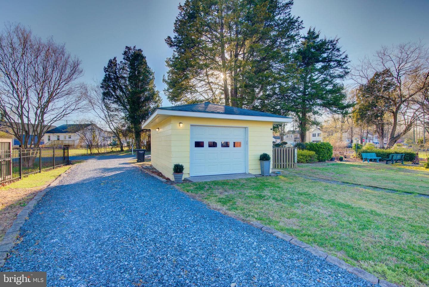 946 Bryant Avenue photo 11