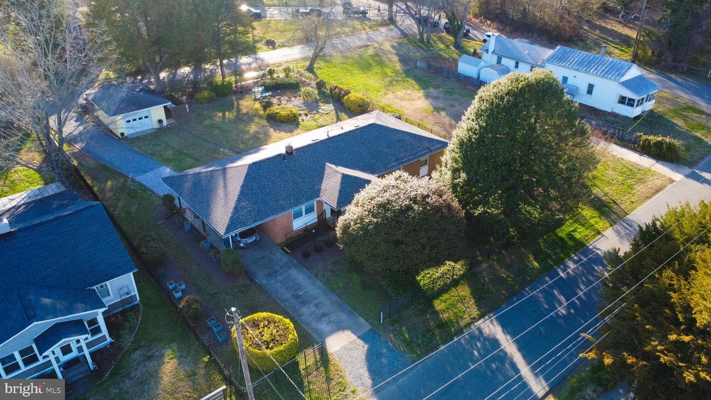 946 Bryant Avenue photo 2
