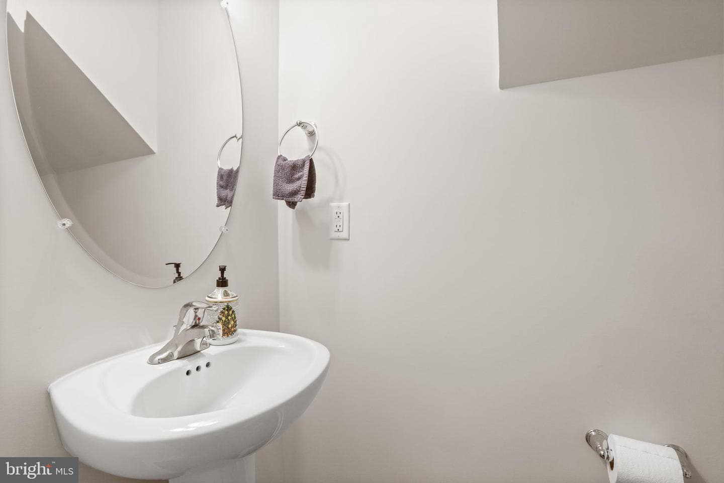 662 N Glebe Road photo 14