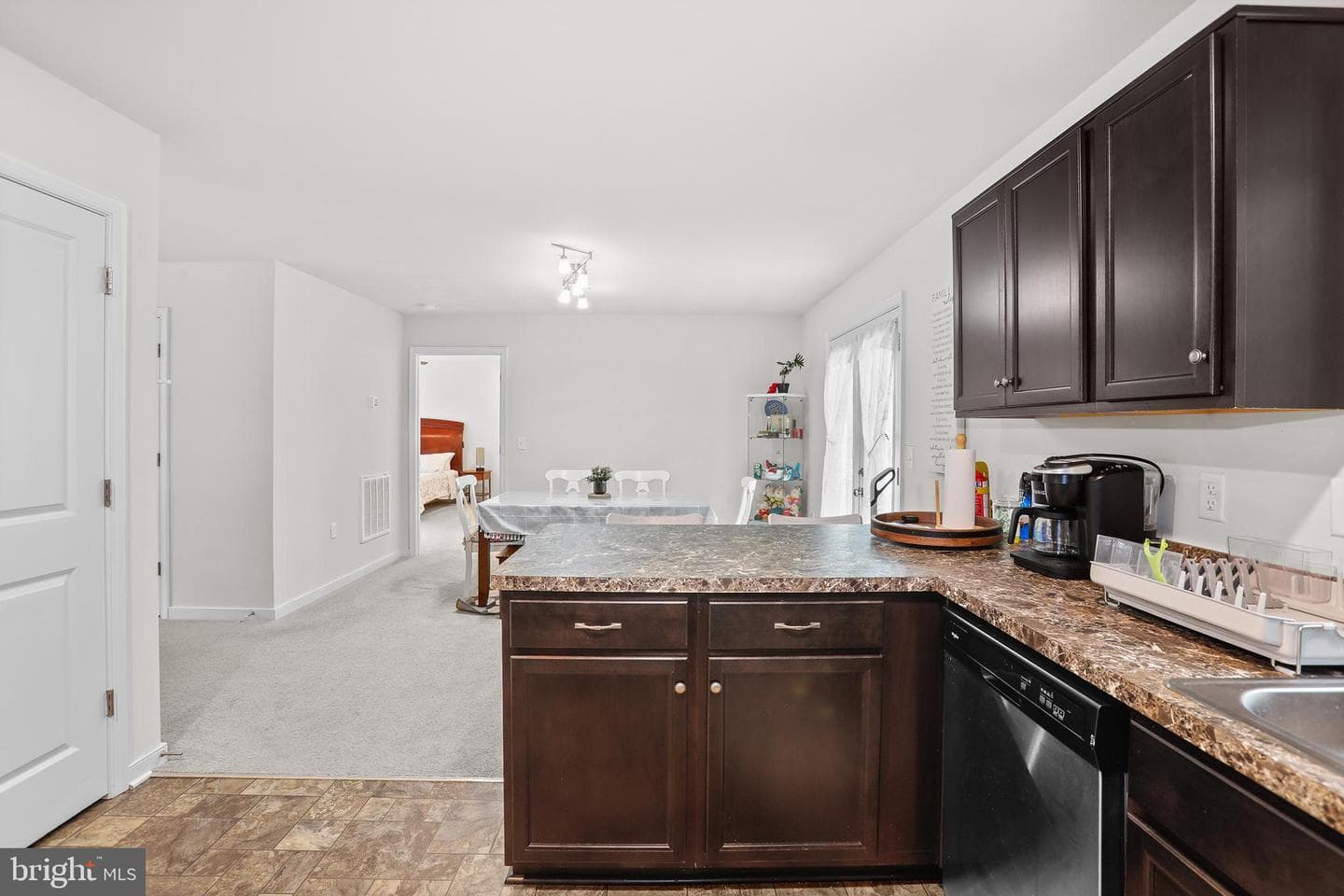 662 N Glebe Road photo 8