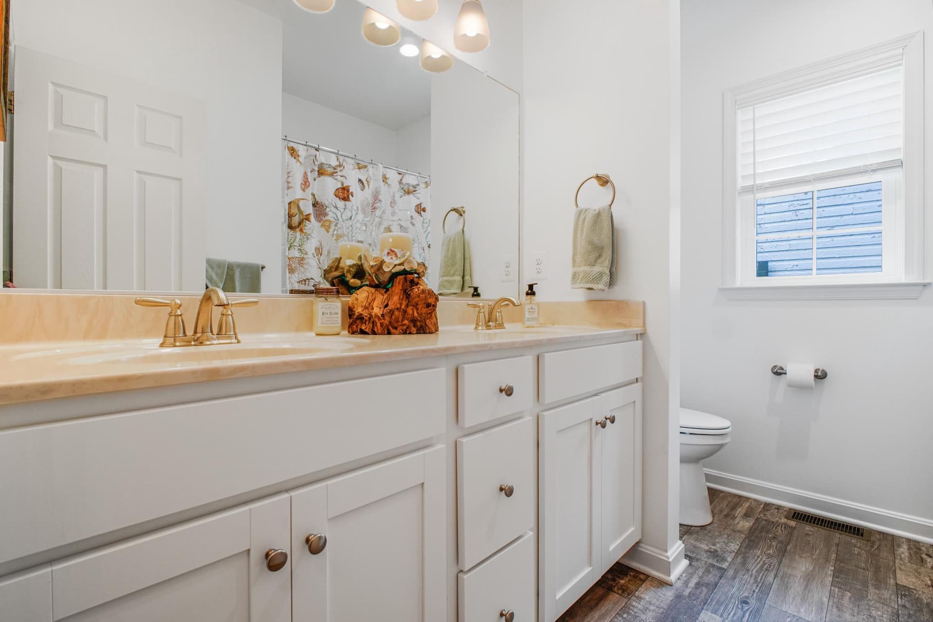 1111 Lossing Avenue photo 47