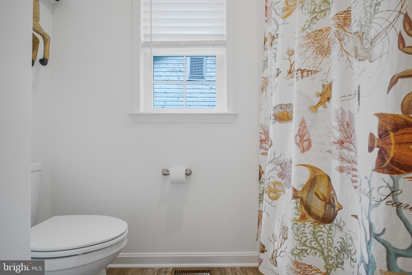 1111 Lossing Avenue photo 48