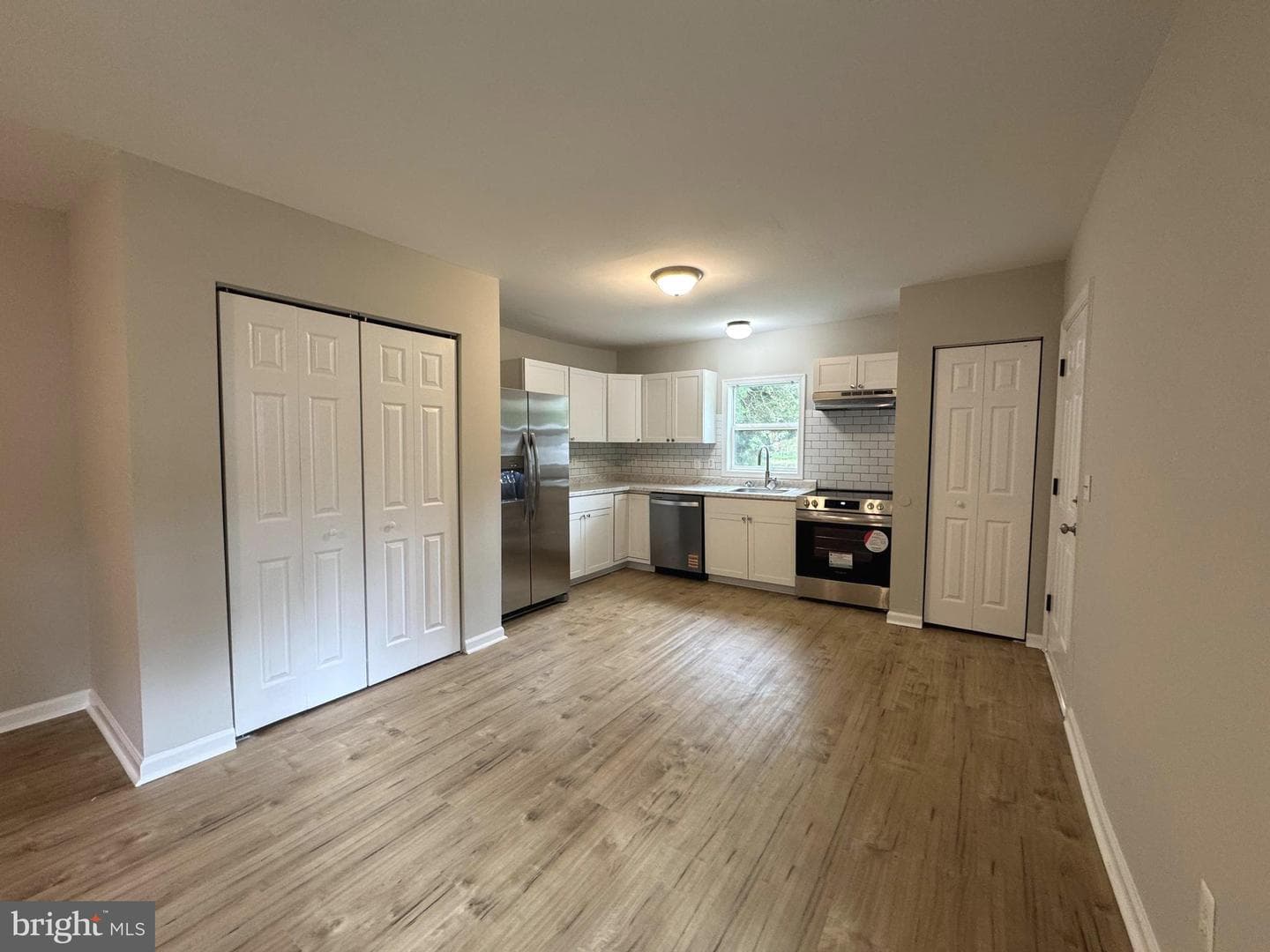 1605 Lakeview Drive photo 4