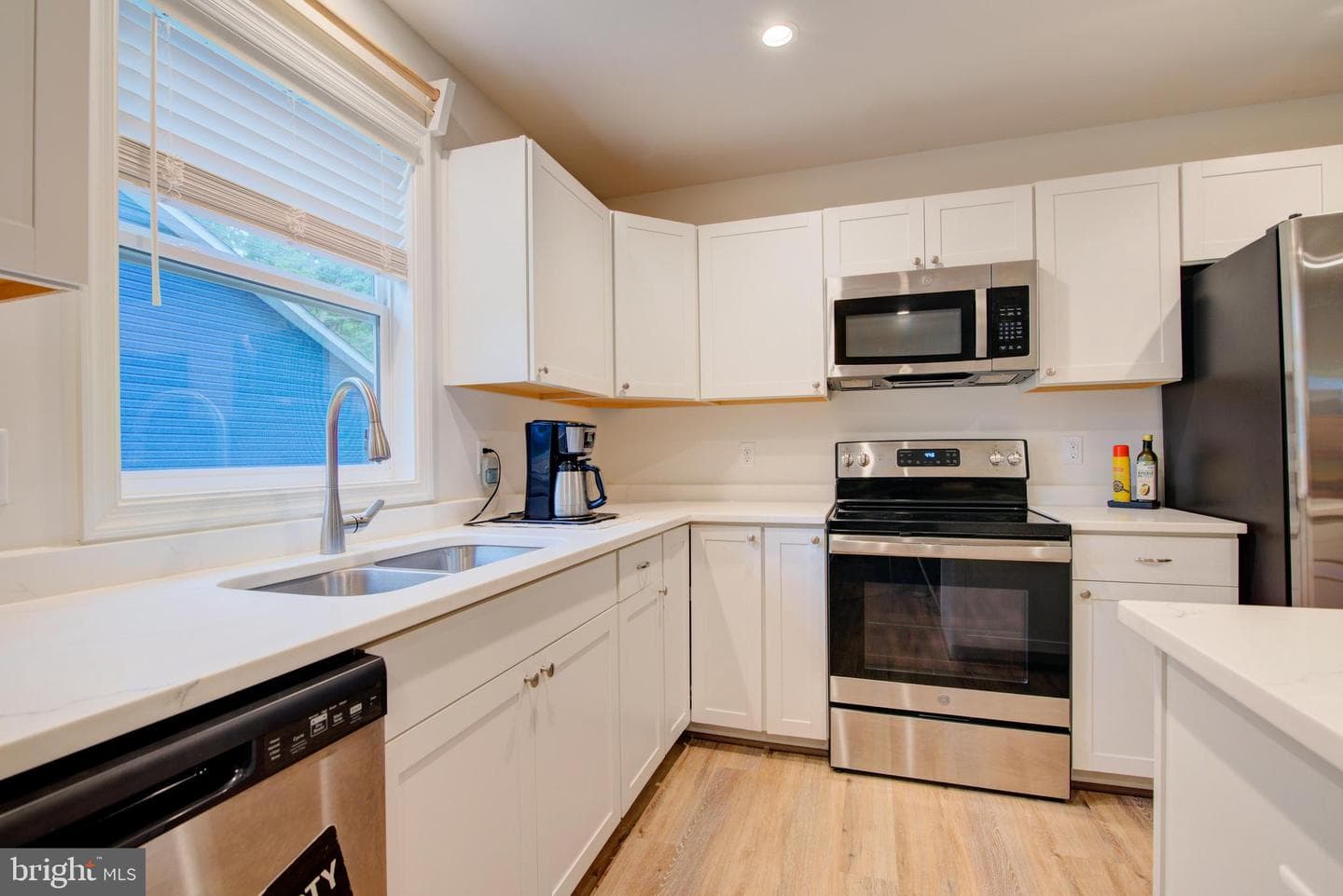 47 Magnolia Blvd (Former Cedar Lane) photo 19
