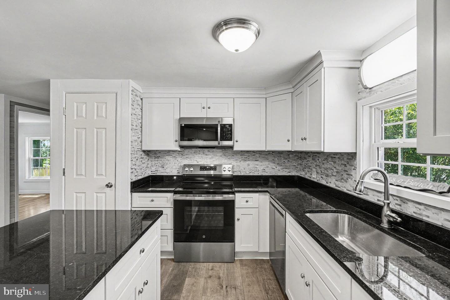 3301 Stratford Street photo 8