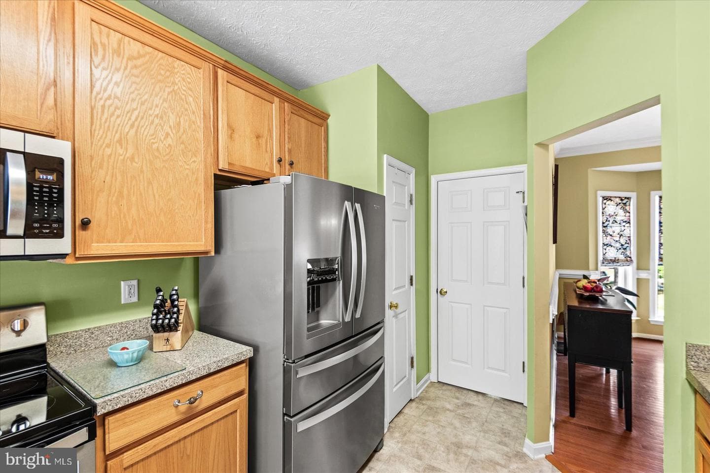 302 Forest Avenue photo 16