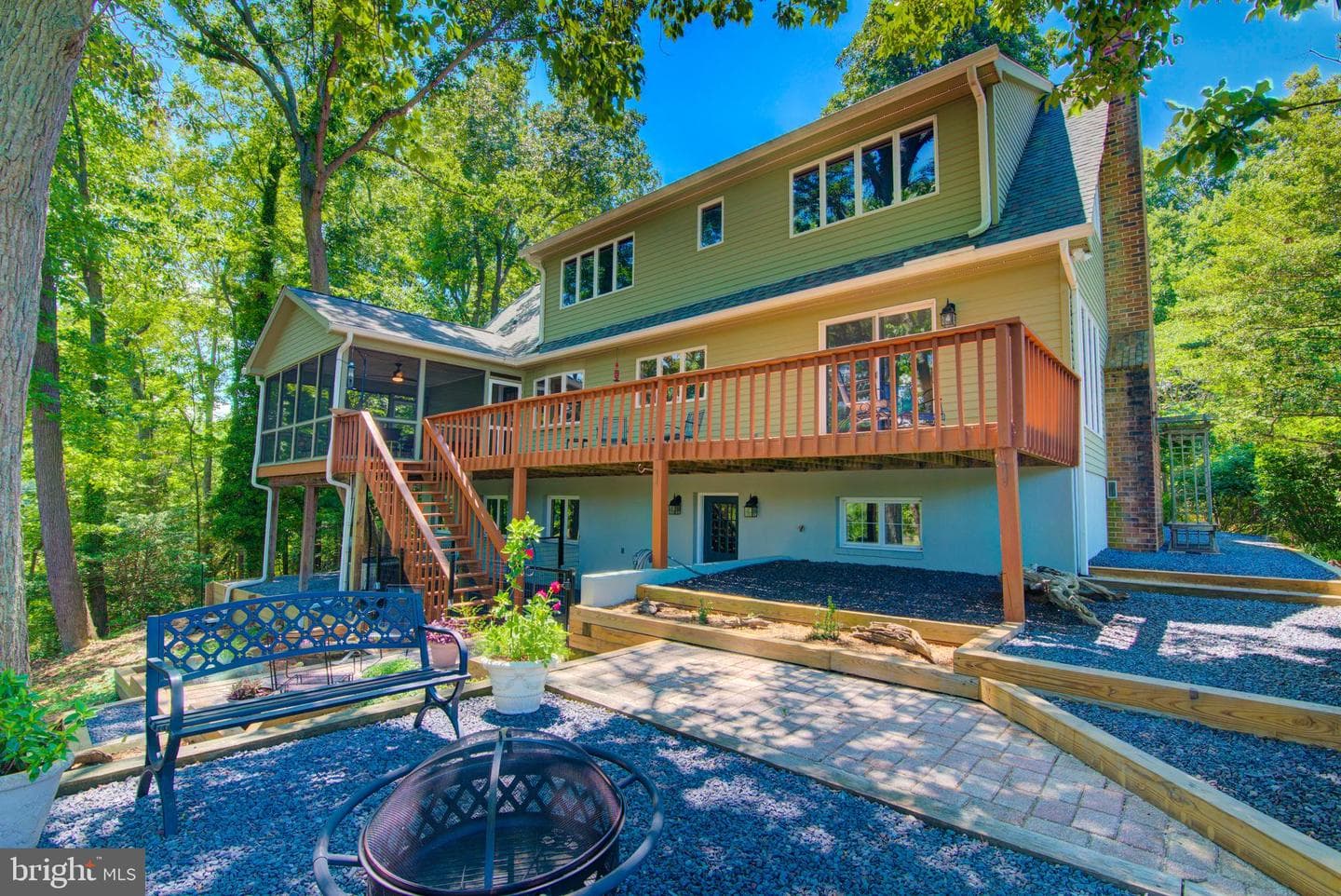 579 Bay Pointe Drive photo 2