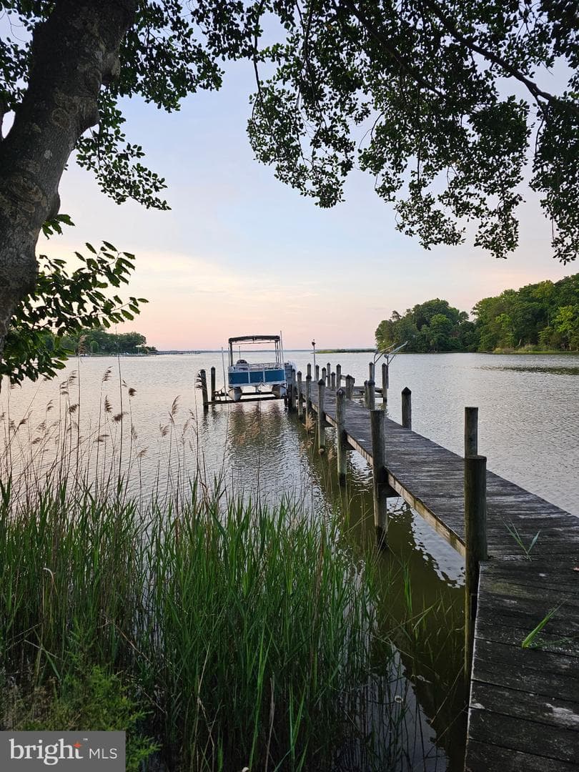 579 Bay Pointe Drive photo 4