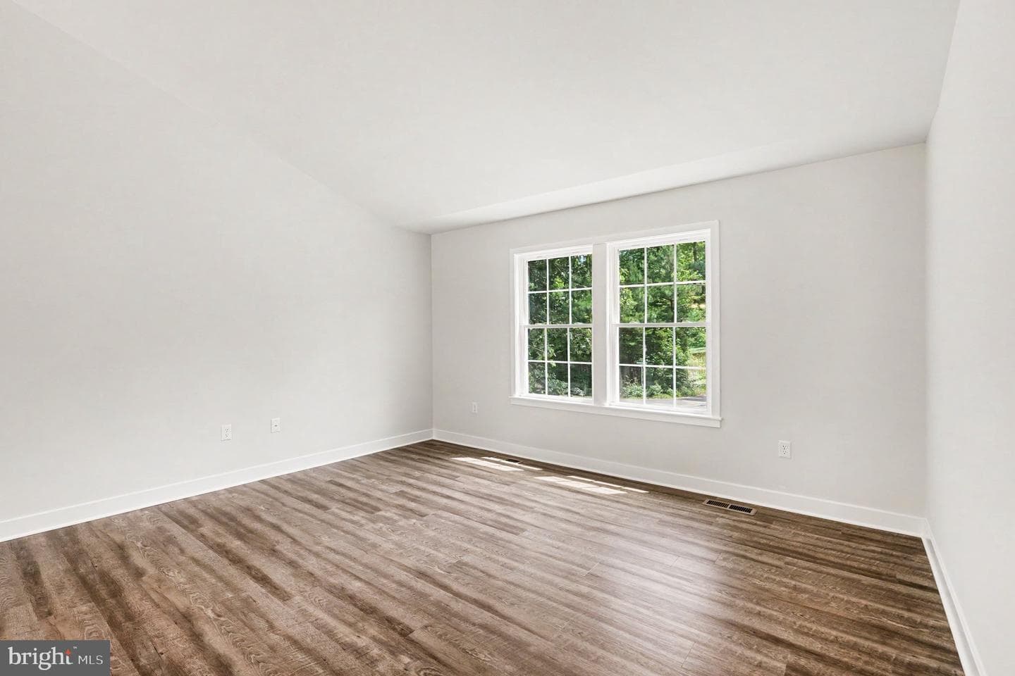 275 Greenway Dr photo 10