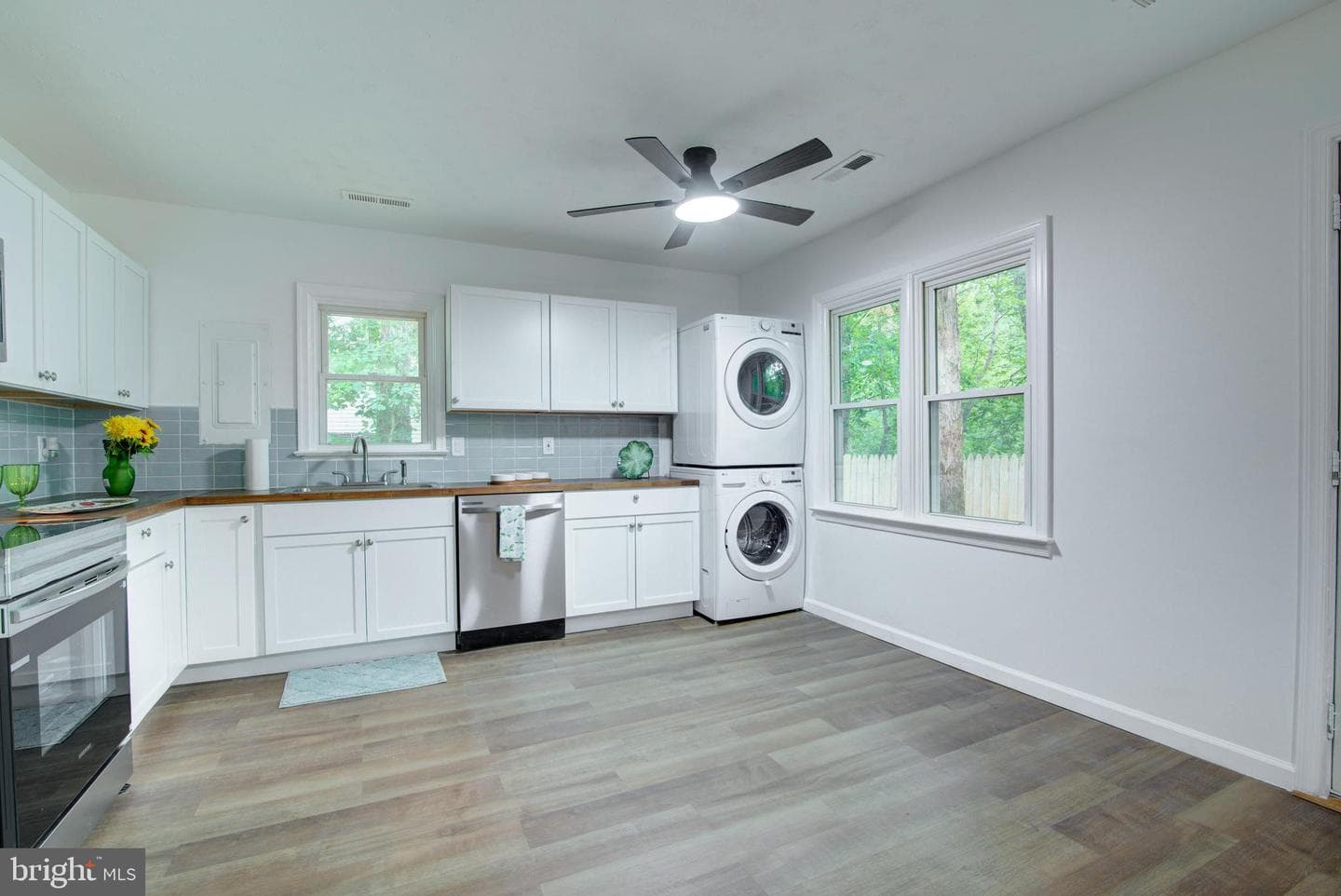 107 Federalist Way photo 23