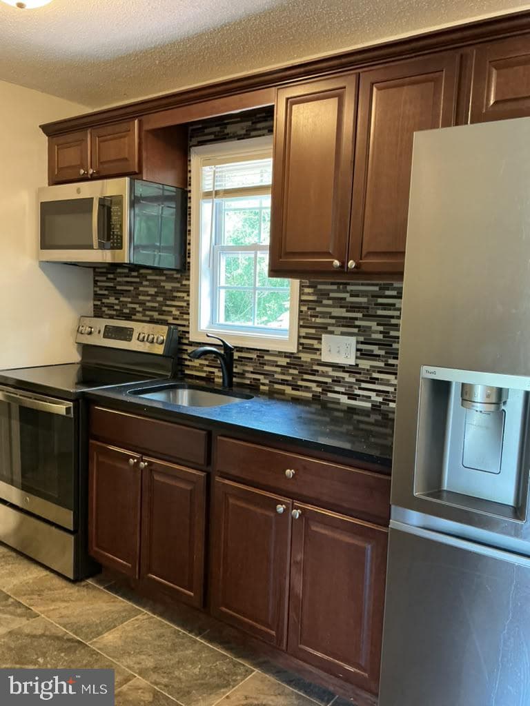 531 Lowe Dr photo 9