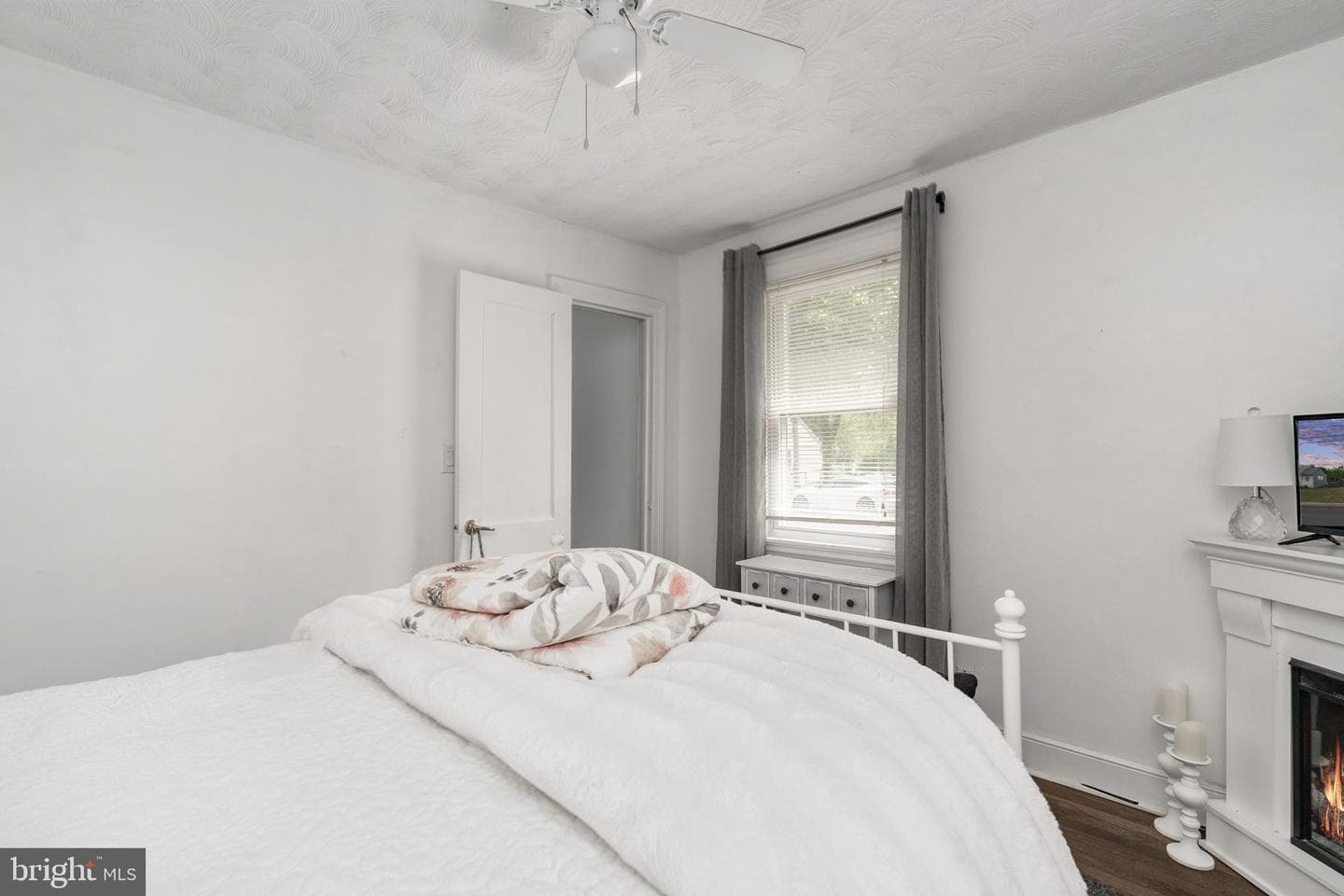 305 Locust Avenue photo 9