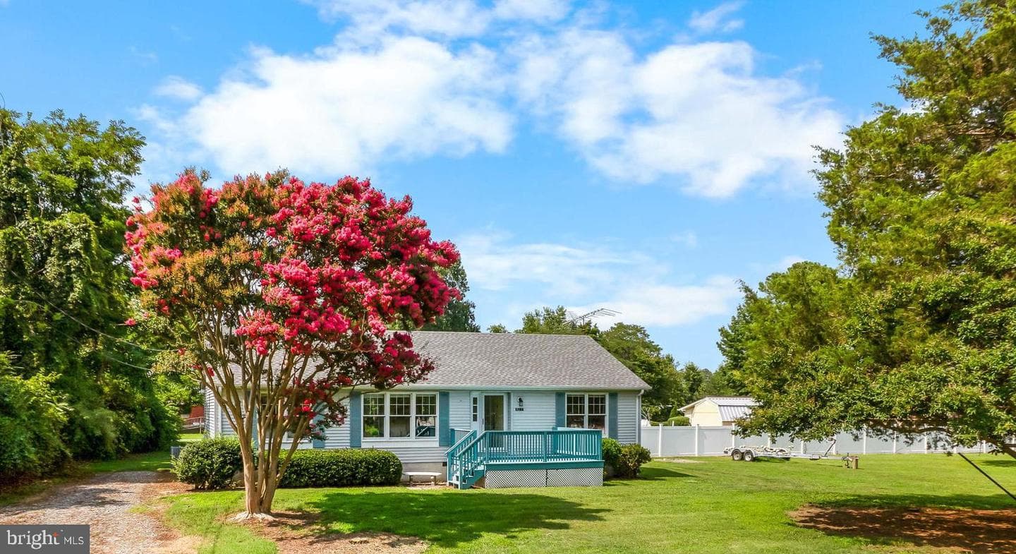 827 Travelers Rest, Hague