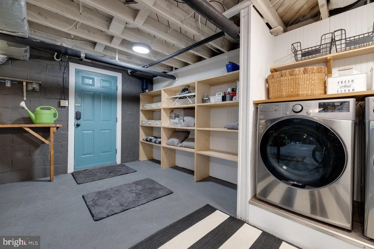 110 E Germain Street photo 32