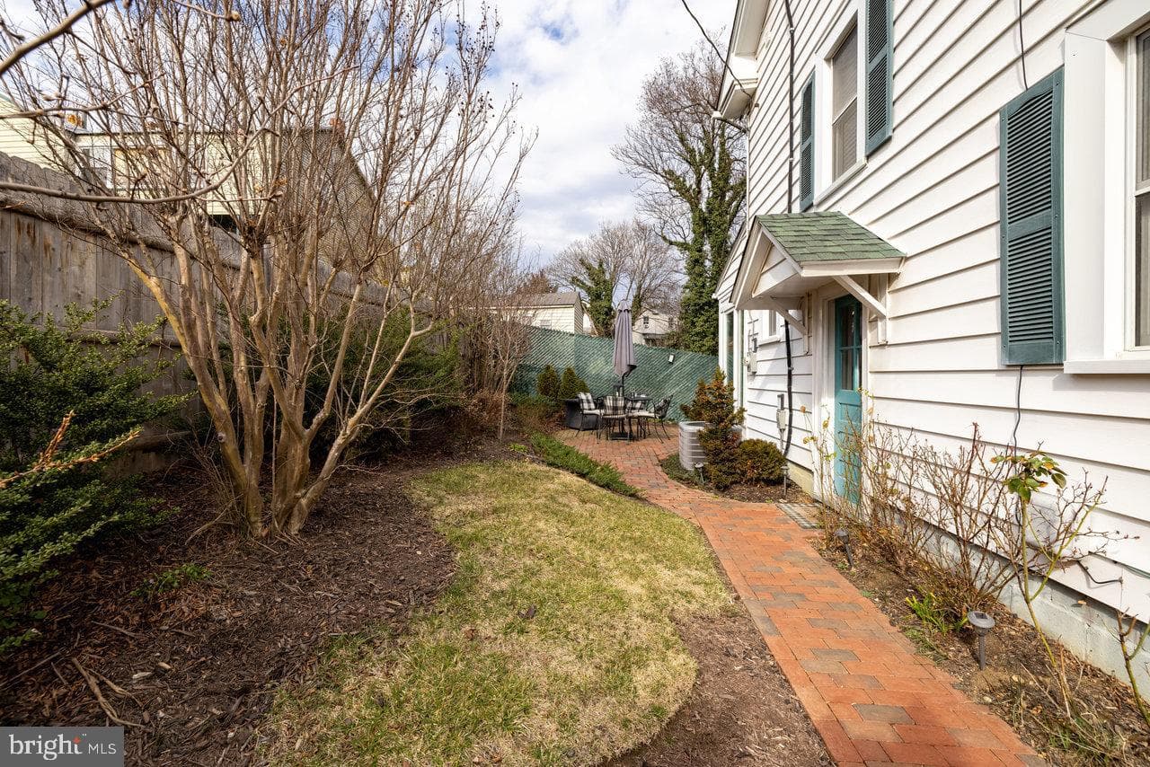 110 E Germain Street photo 39