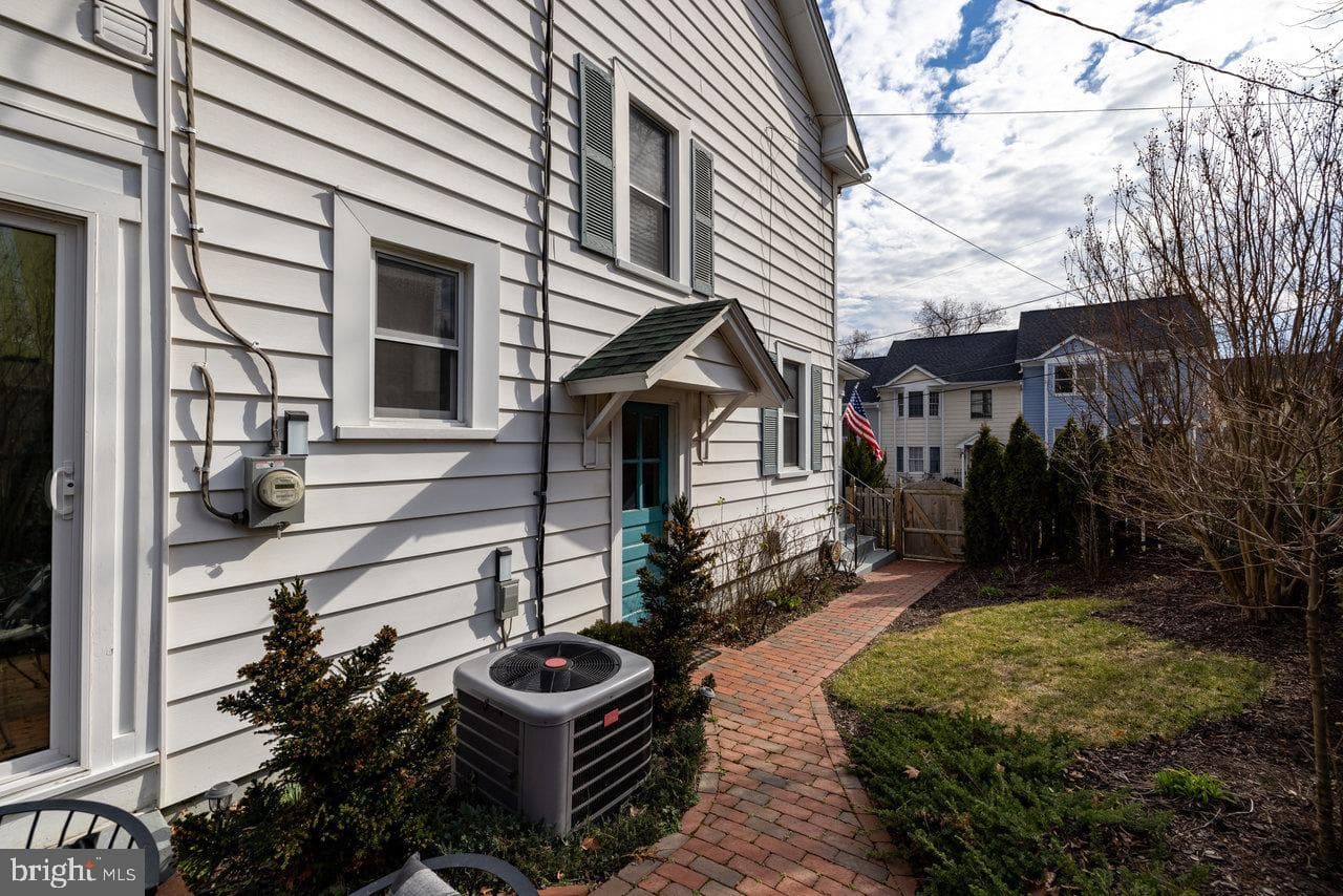 110 E Germain Street photo 41