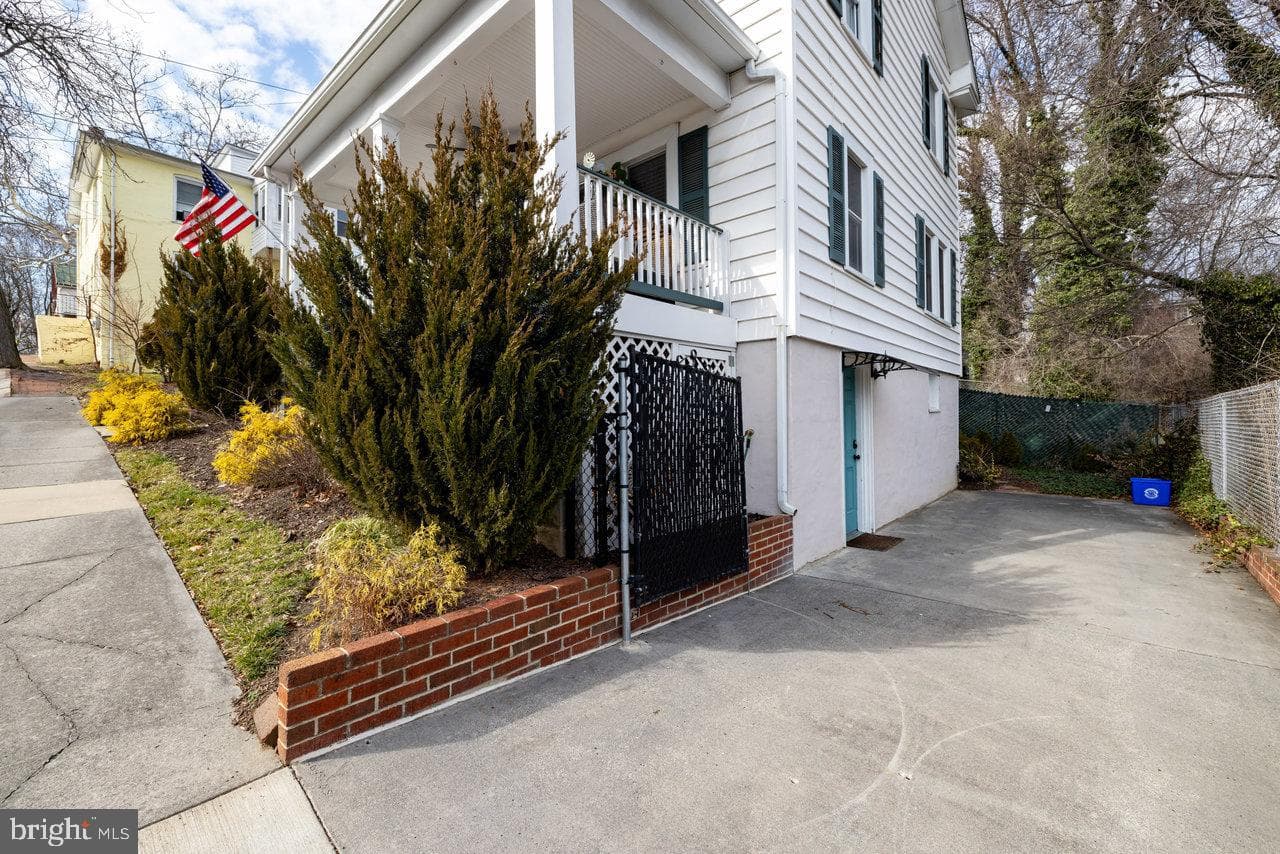 110 E Germain Street photo 42