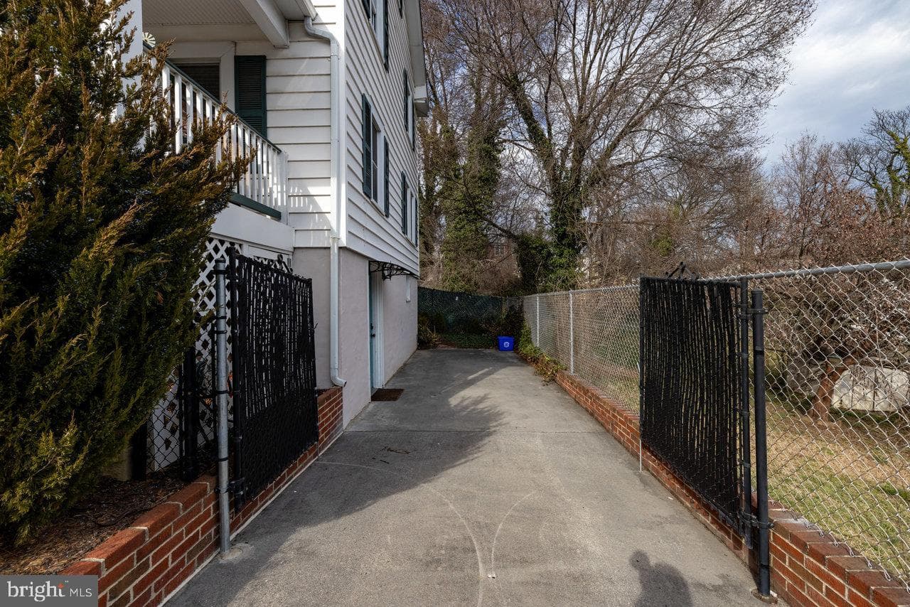 110 E Germain Street photo 43