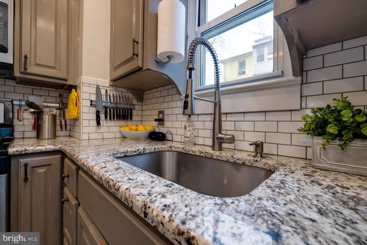 110 E Germain Street photo 9