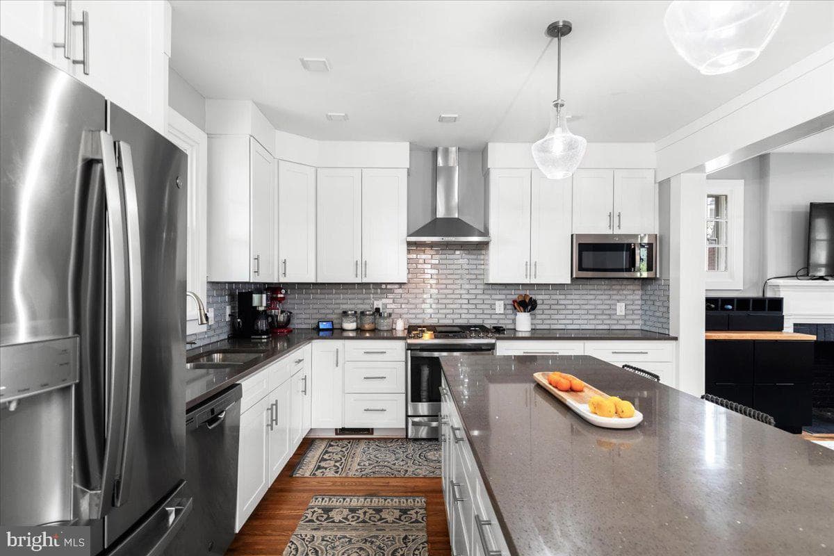 419 W Cecil Street photo 12