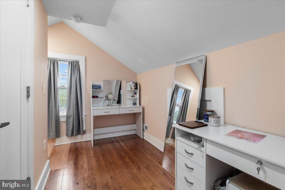 419 W Cecil Street photo 27