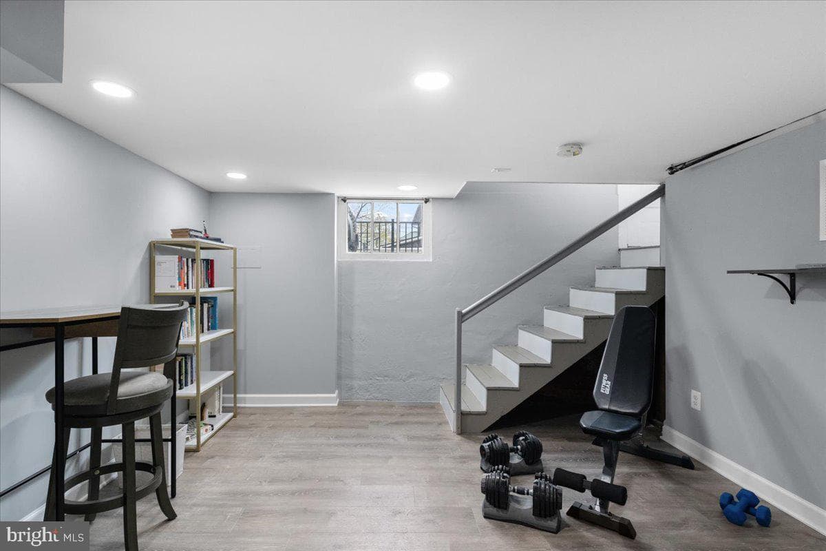 419 W Cecil Street photo 28