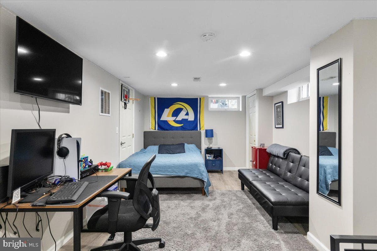 419 W Cecil Street photo 29