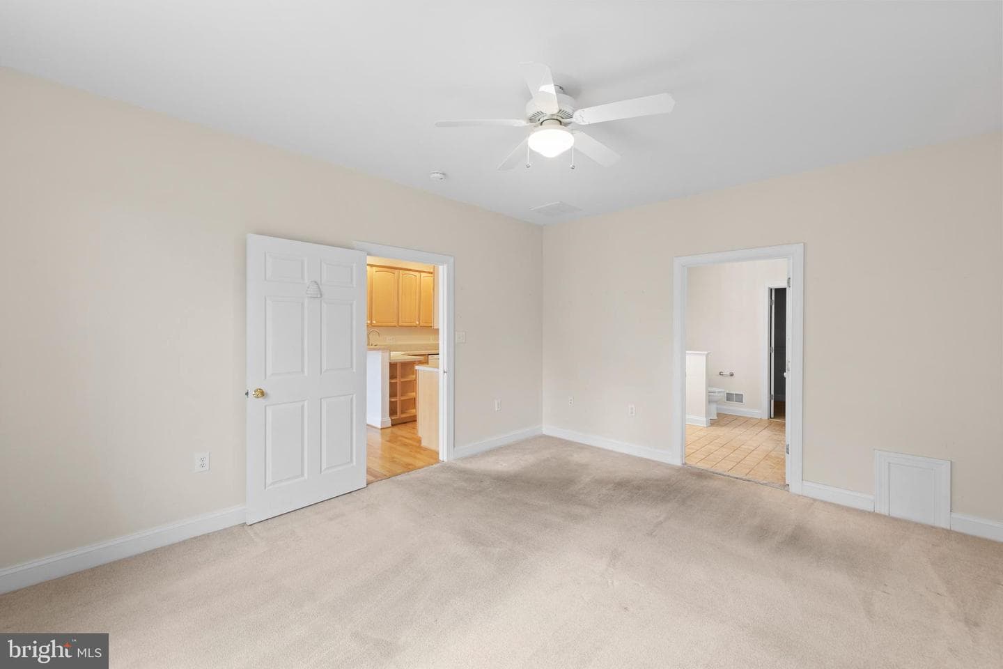 2721 Middle Road photo 22