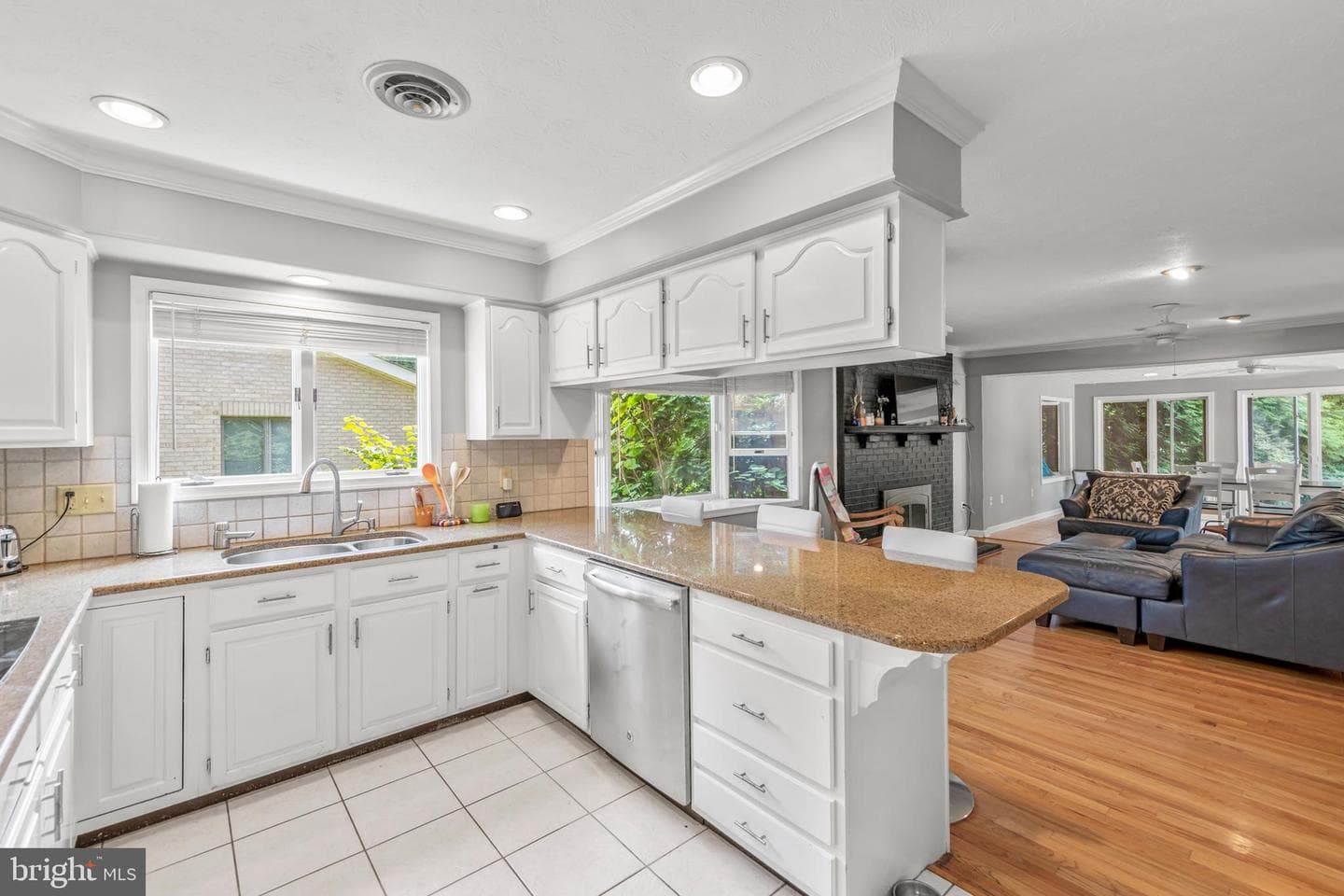 1610 Van Couver Street photo 16