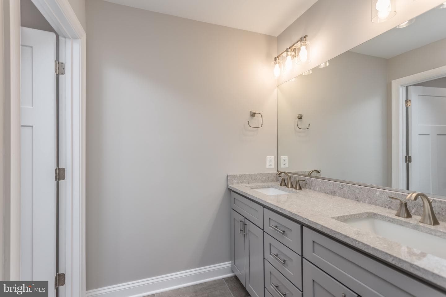 512 Miller Street photo 25
