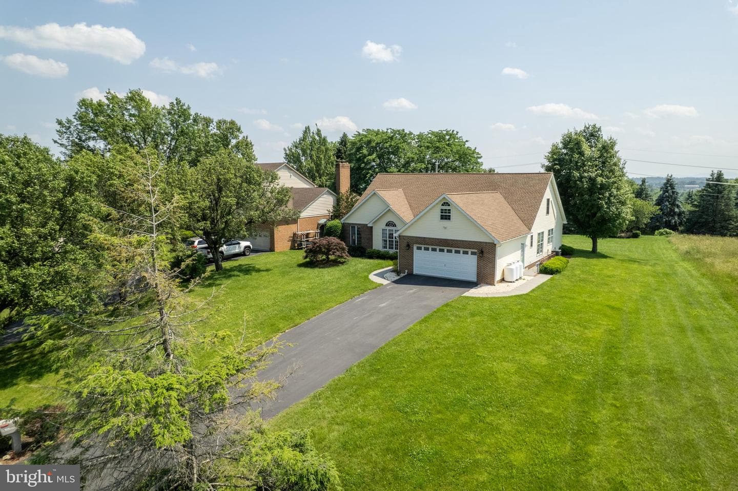 1629 Pondview Drive photo 3