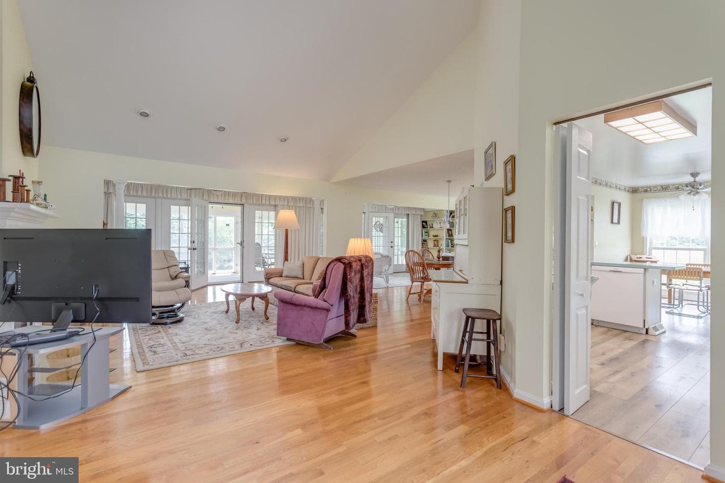 1629 Pondview Drive photo 8