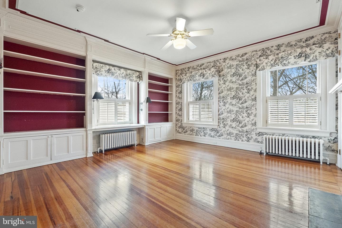 102 S Stewart Street photo 32