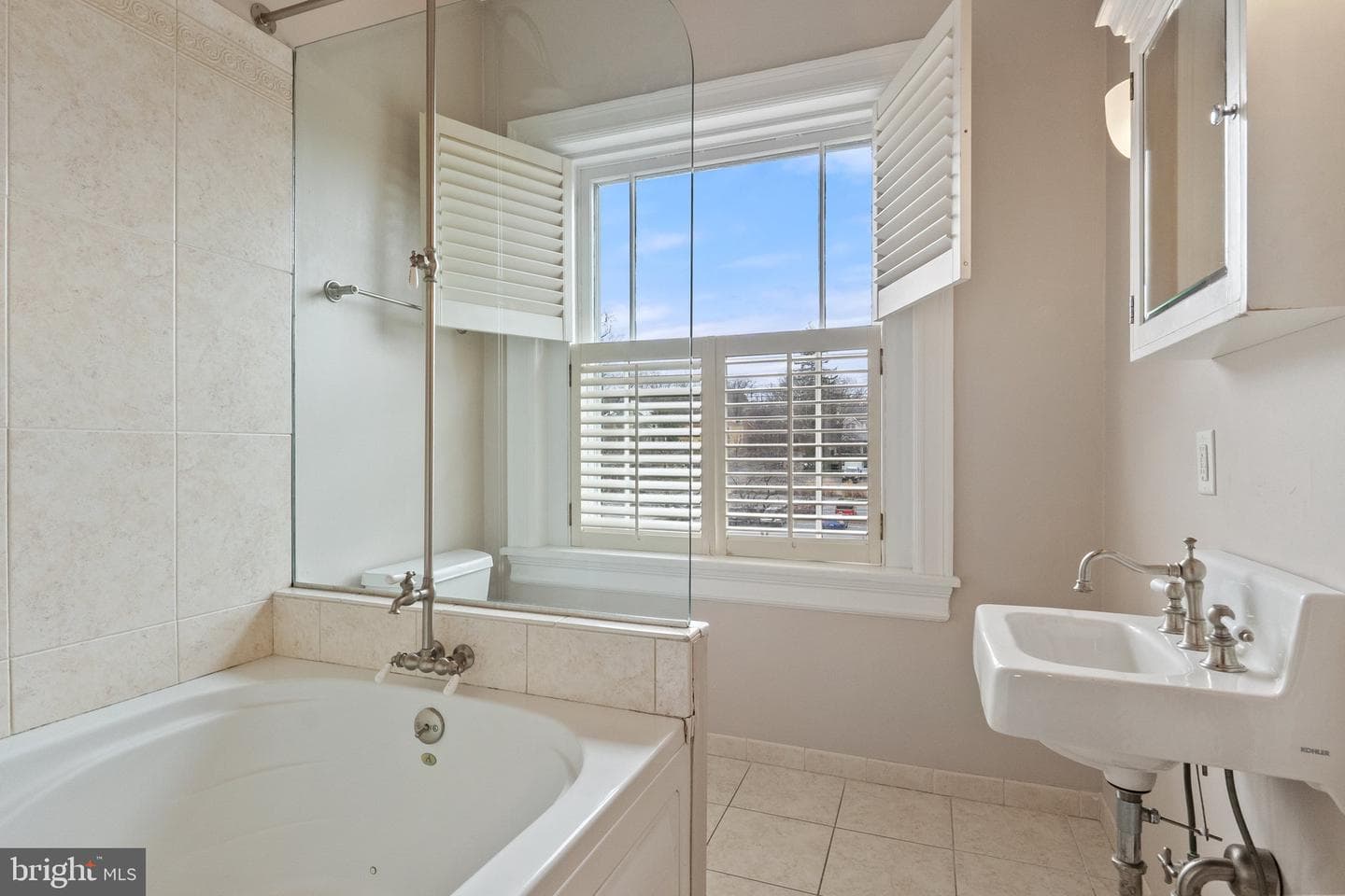 102 S Stewart Street photo 34