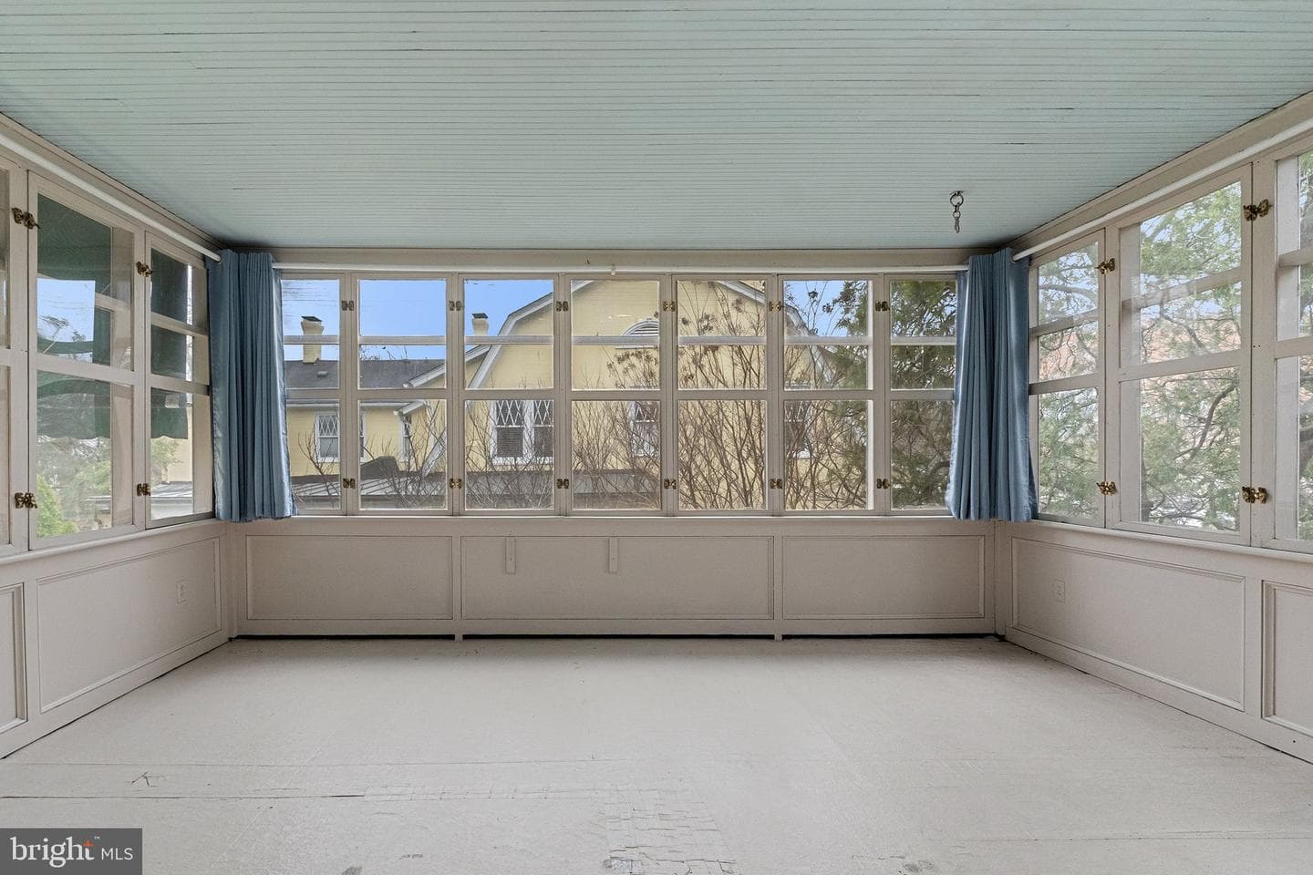 102 S Stewart Street photo 43