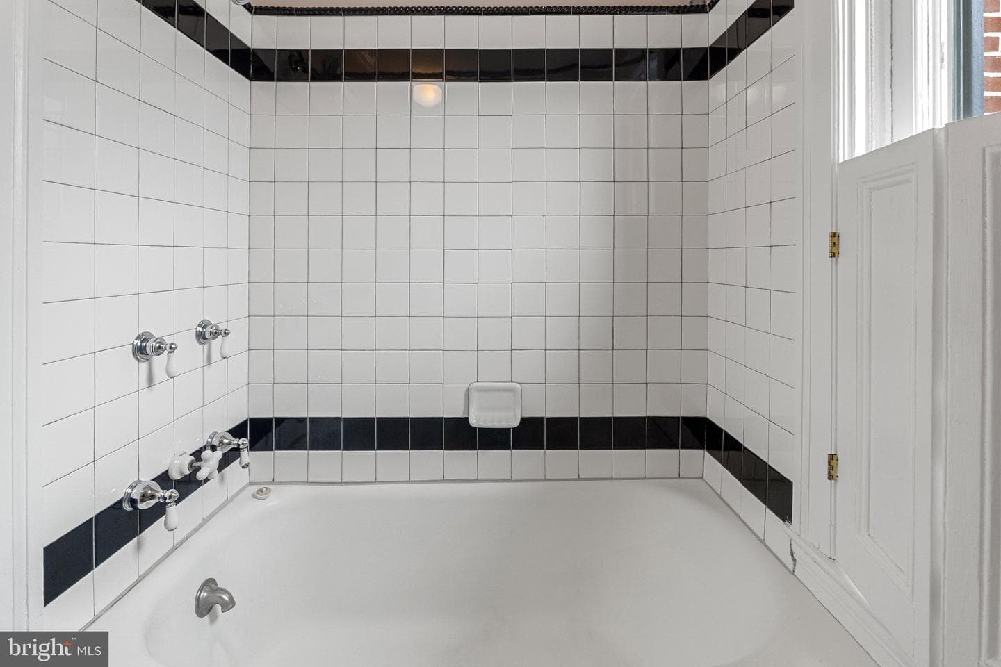 102 S Stewart Street photo 65