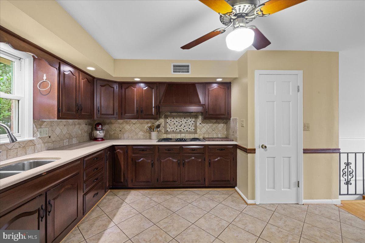 331 Ridge Avenue photo 10