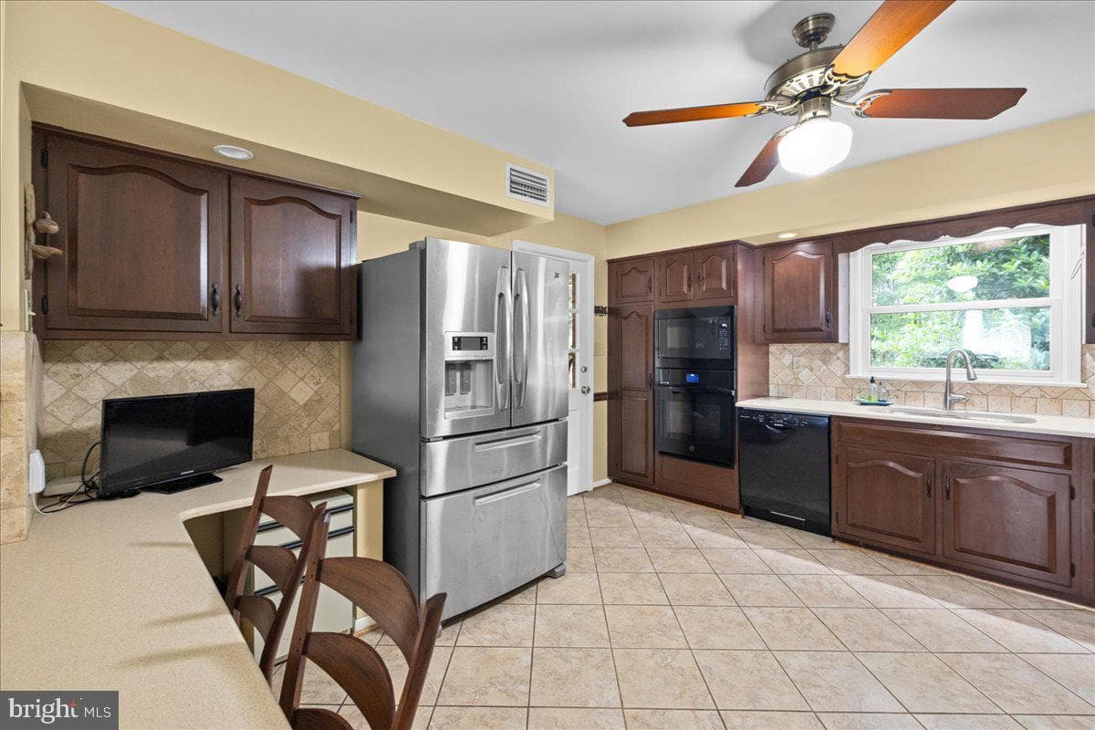 331 Ridge Avenue photo 11