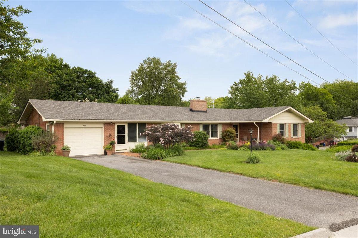 331 Ridge Avenue photo 2