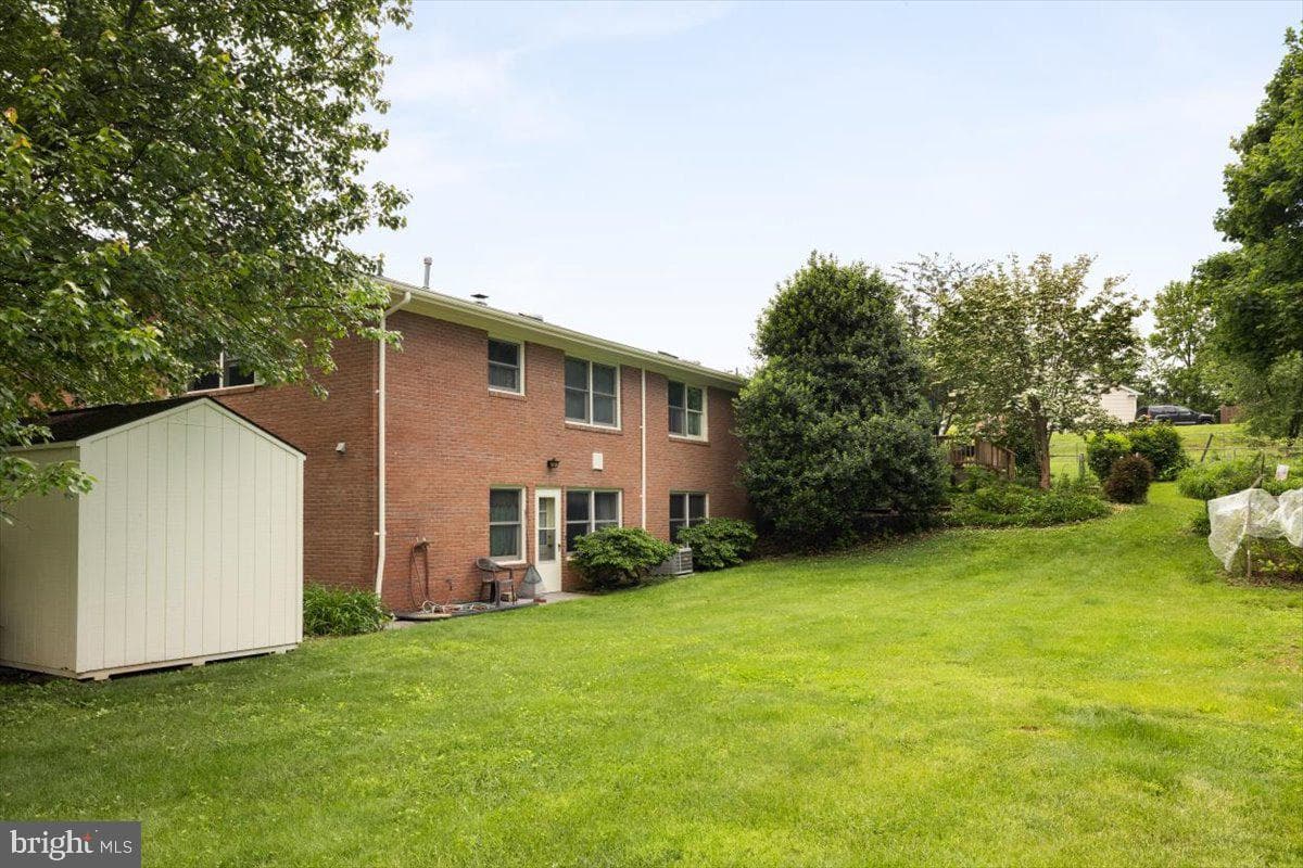 331 Ridge Avenue photo 42