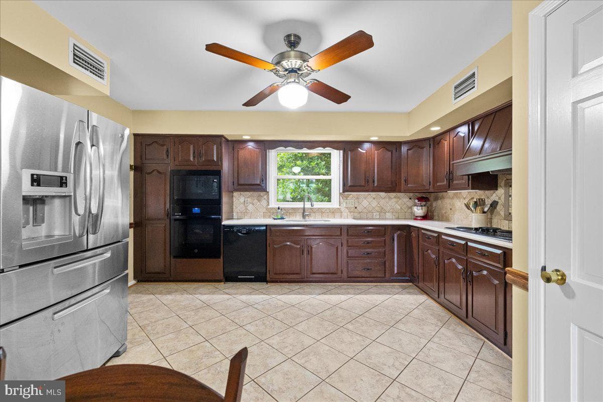 331 Ridge Avenue photo 9
