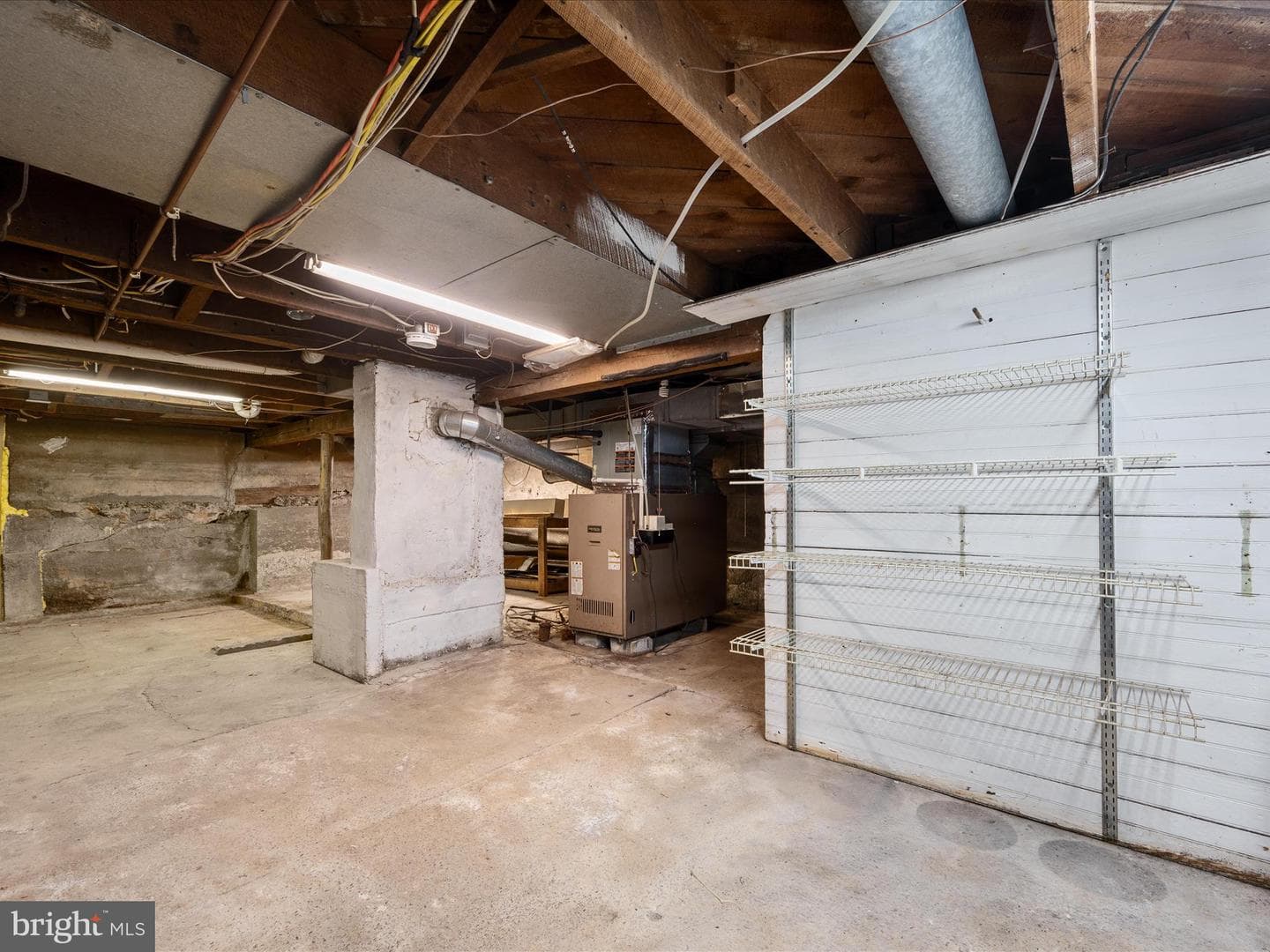 107 E Monmouth Street photo 27