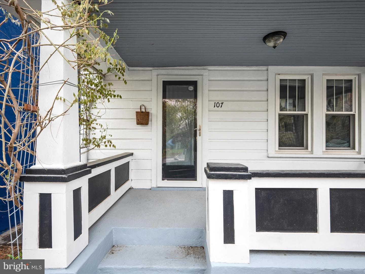 107 E Monmouth Street photo 3