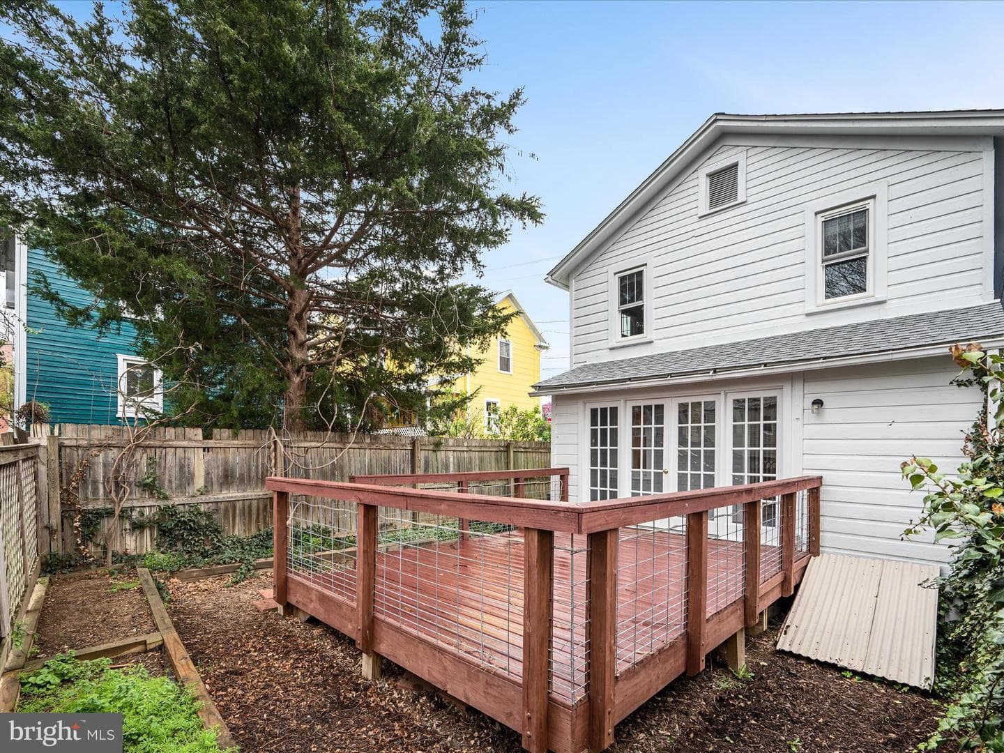 107 E Monmouth Street photo 33