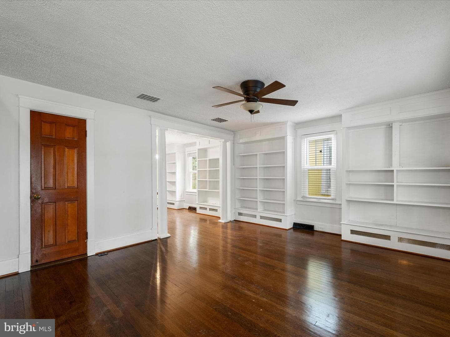 107 E Monmouth Street photo 6