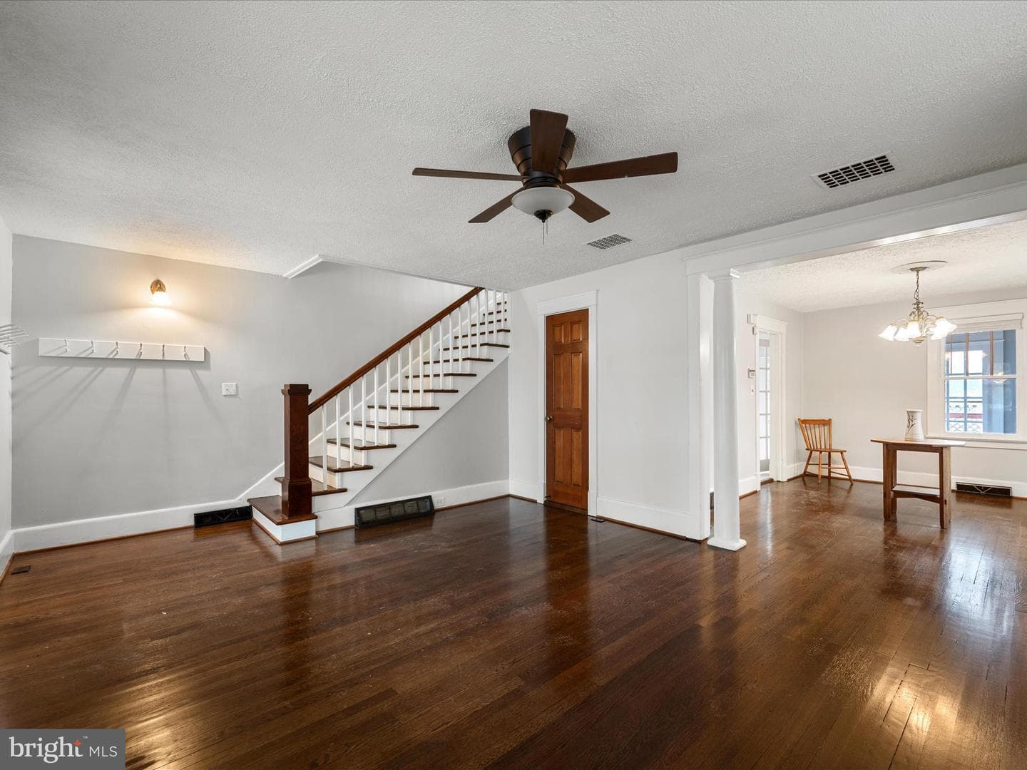 107 E Monmouth Street photo 9